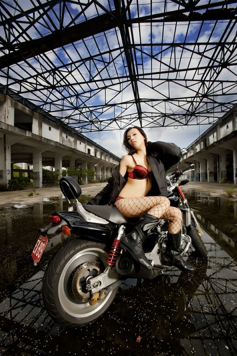 重机车比尼写真美女  [凱渥@ Lina]